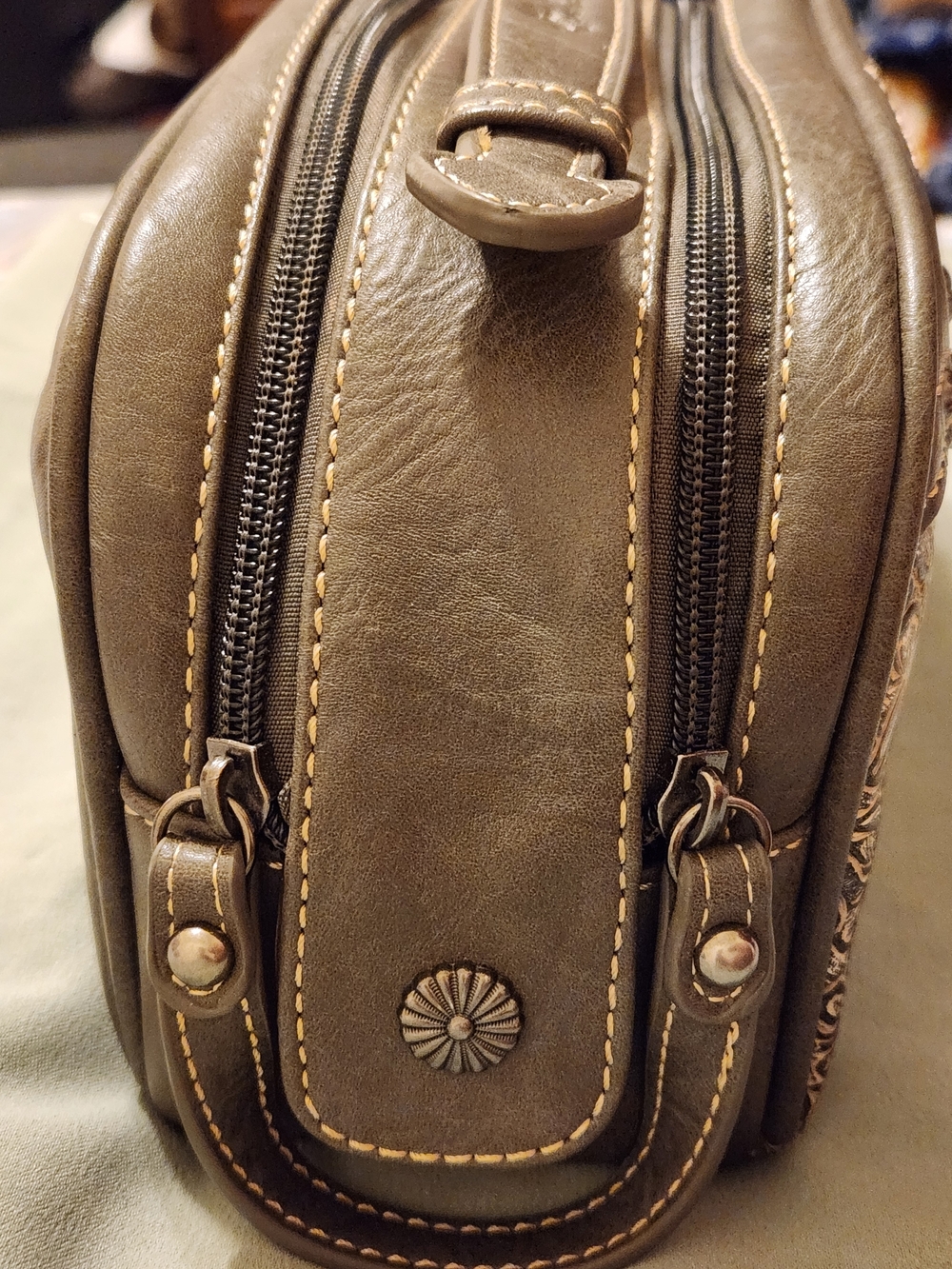 Embroidered Floral Western Tote in Brown and Cream - Picture 4 of 12